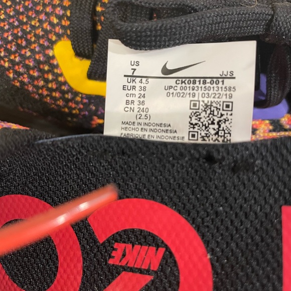 Womens Nike Epic React Flyknit 2 Running Shoes, Size 7 - Picture 9 of 10